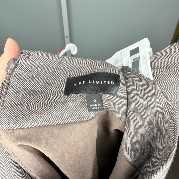The Limited Light Brown Pencil Skirt ruffle back size 0 - Picture 4 of 4